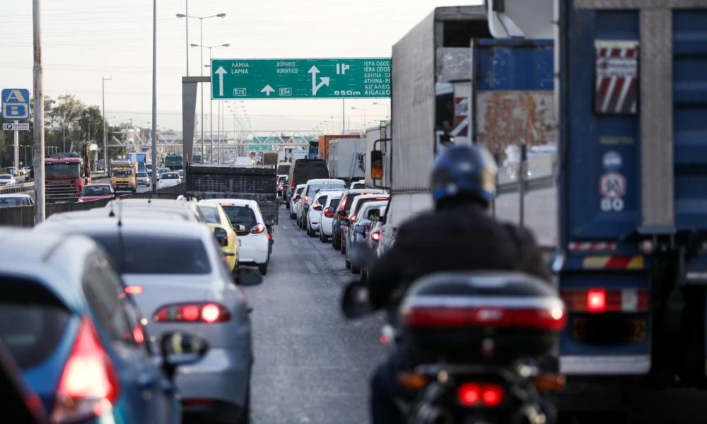 Γεμάτοι οι δρόμοι: Φεύγουν οι πρώτοι εκδρομείς του Πάσχα